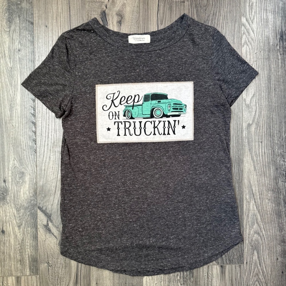 Wanderer by Southern Grace Gray‎ Graphic Truckin T Shirt Women's Size S